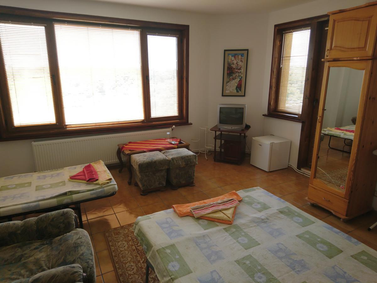 Guest House Nash Dom Kavarna Kültér fotó